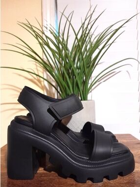 Vic Matie Black Rubber Platform 4" Heel Strappy Sandal Sz 39 (8.5)